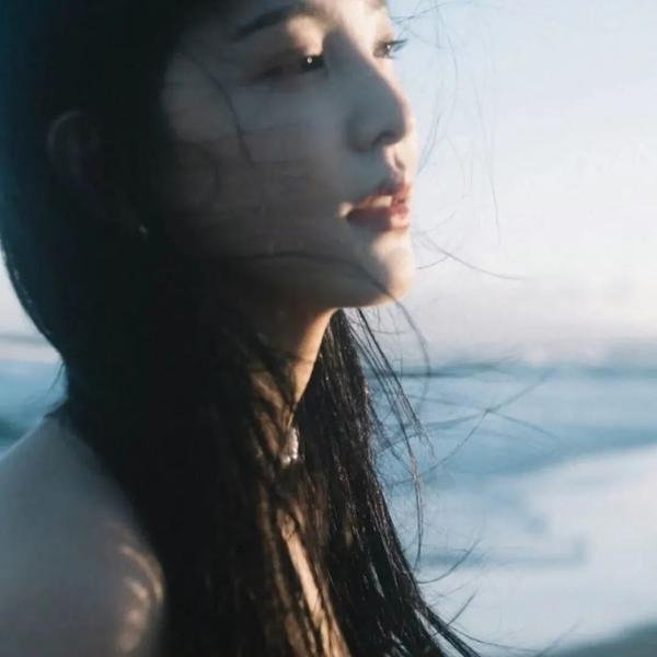 劳拉·马尔斯的眼睛